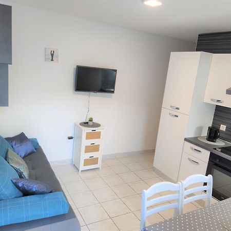 Apartments Rak Vis Szoba fotó